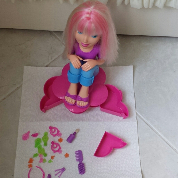 Large Polly Pocket hair and accessory doll - Picture 3 of 7